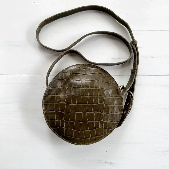 Madewell The Simple Circle Crossbody Croc Embossed Leather Edition in Asparagus - Picture 7 of 10